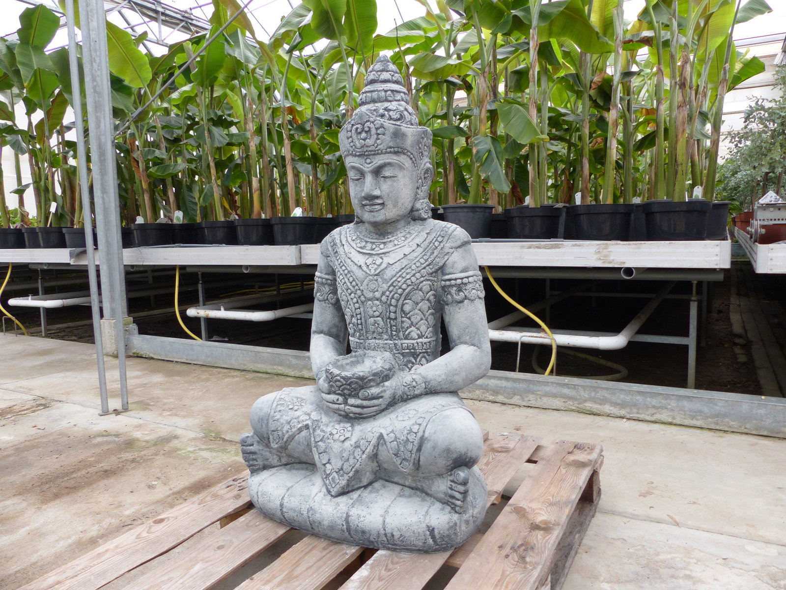 Buddha Figur Statue 100 cm – Steinguss, sitzend mit Opferschale, Thai-Stil winterfest