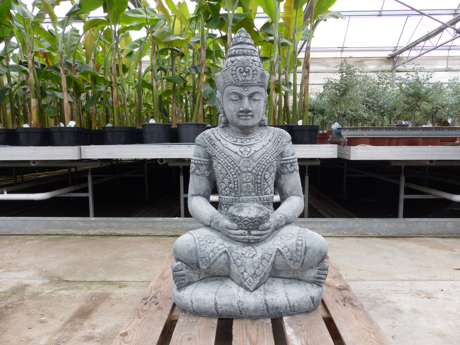 Buddha Figur Statue 100 cm – Steinguss, sitzend mit Opferschale, Thai-Stil winterfest