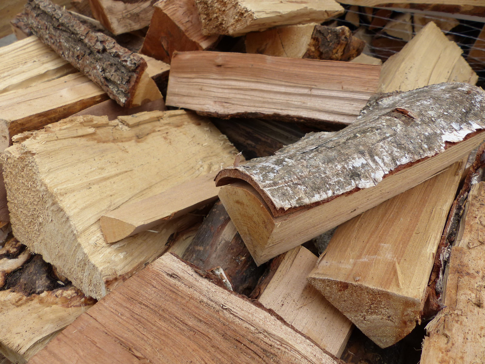 20 Kg Feuerholz Brennholz Kaminholz Mix trocken Premiumqualität